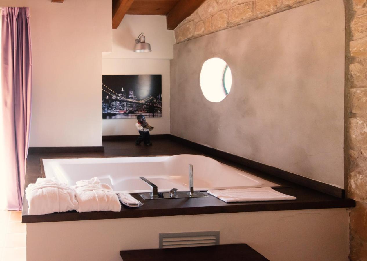 Torre del Compte Hospedium Hotel La Parada Del Compte מראה חיצוני תמונה