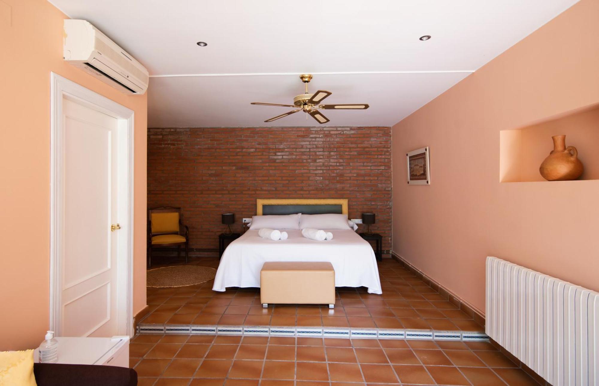Torre del Compte Hospedium Hotel La Parada Del Compte מראה חיצוני תמונה